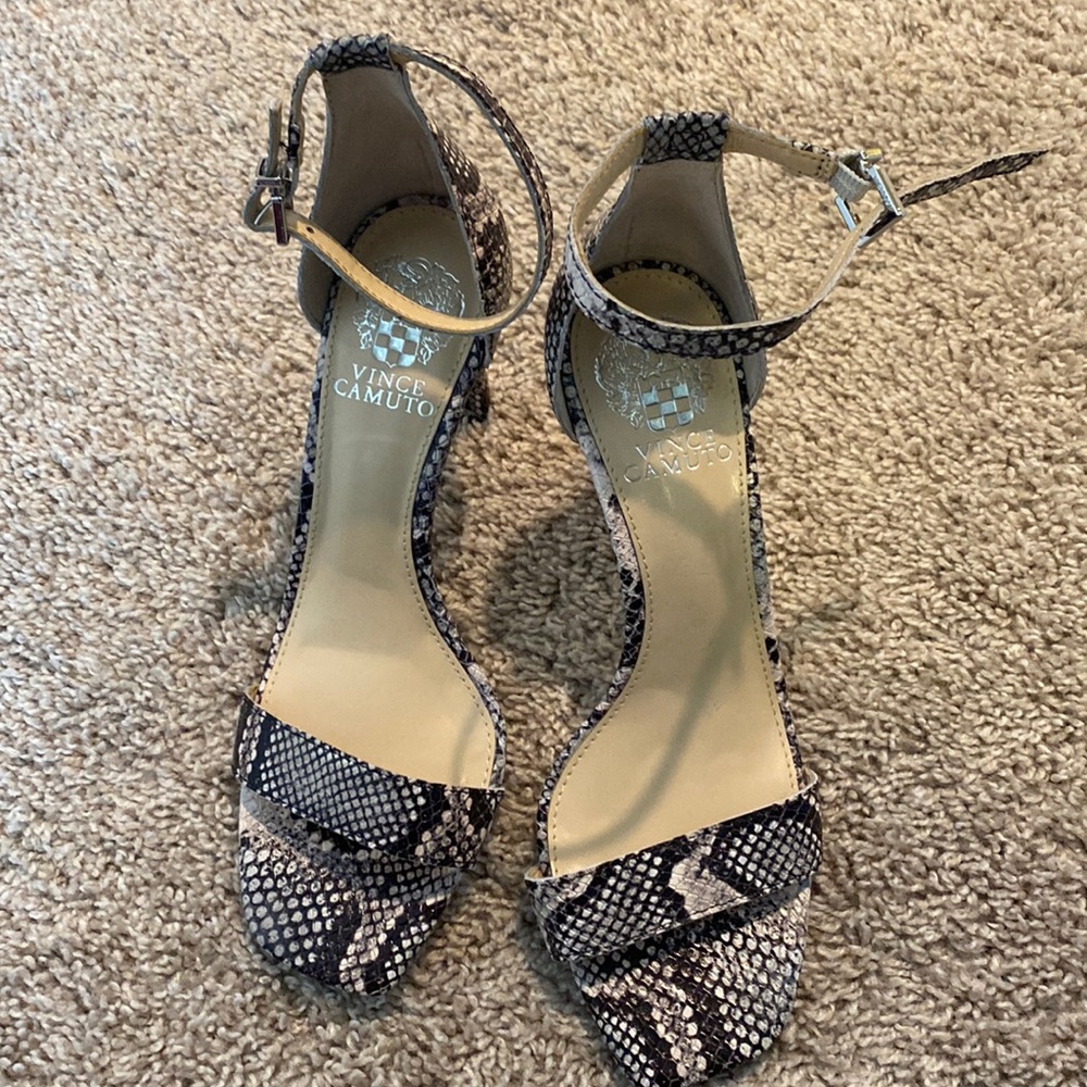 New never work Vince Camuto snake skin 3 inch high heels 7.5/M/38